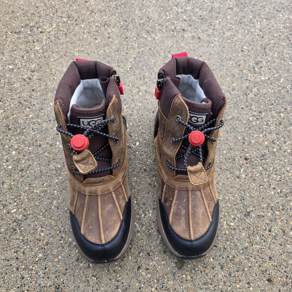 UGG Kids Boots in Brown and Black - Picture 8 of 12